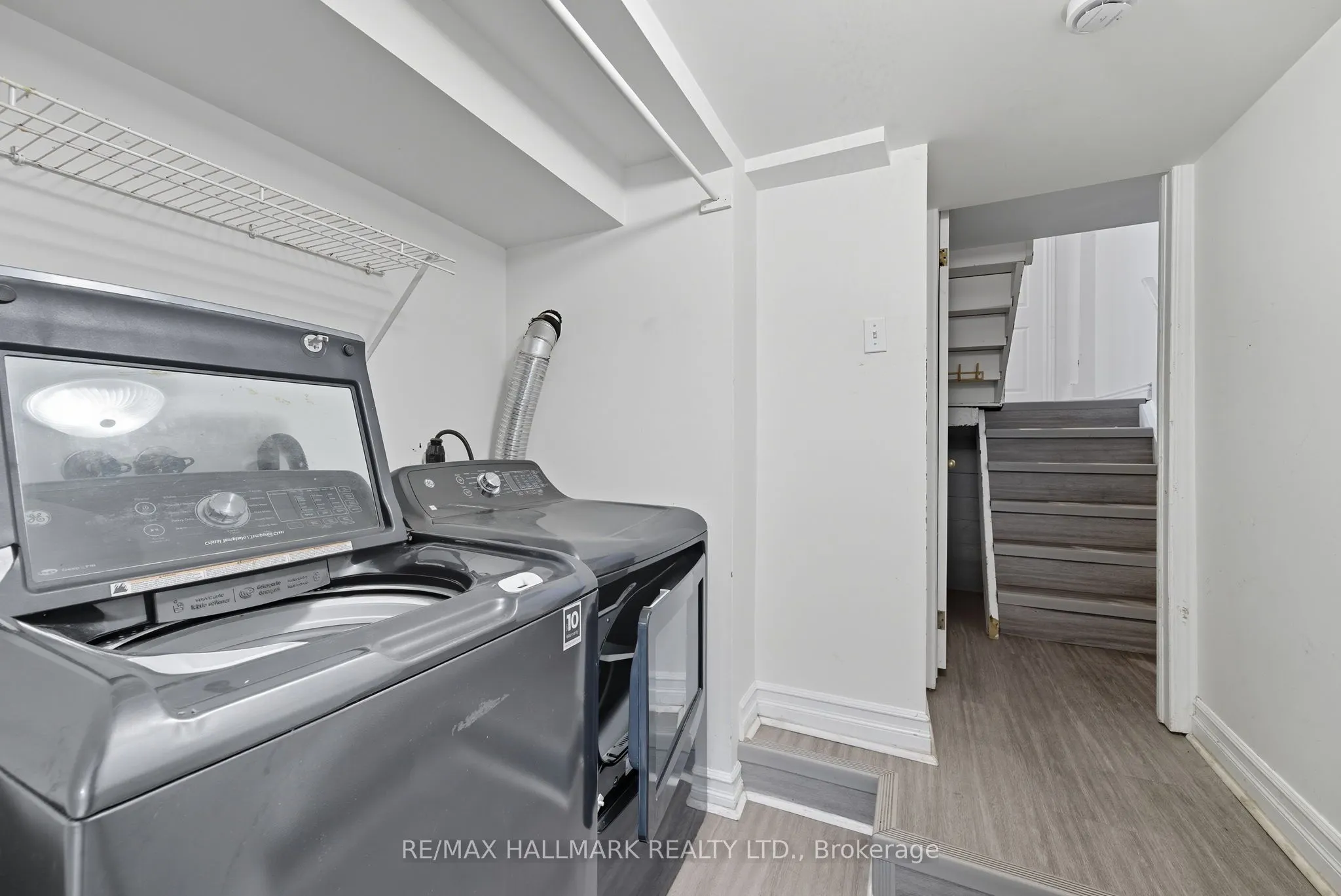 386 Belsize Drive
