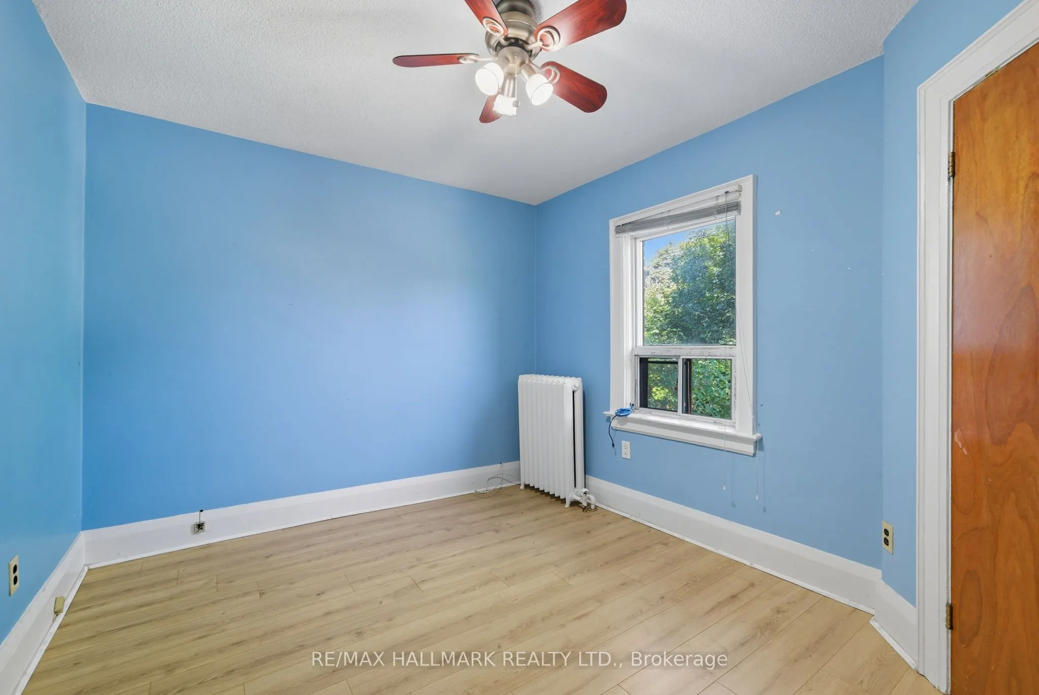386 Belsize Drive