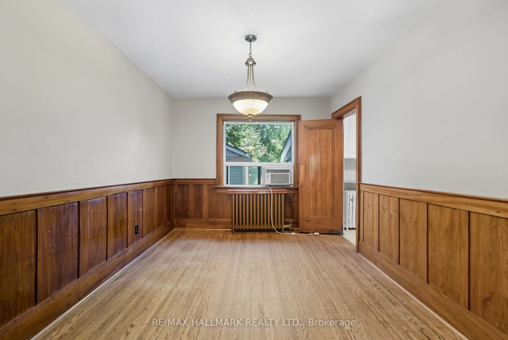 386 Belsize Drive