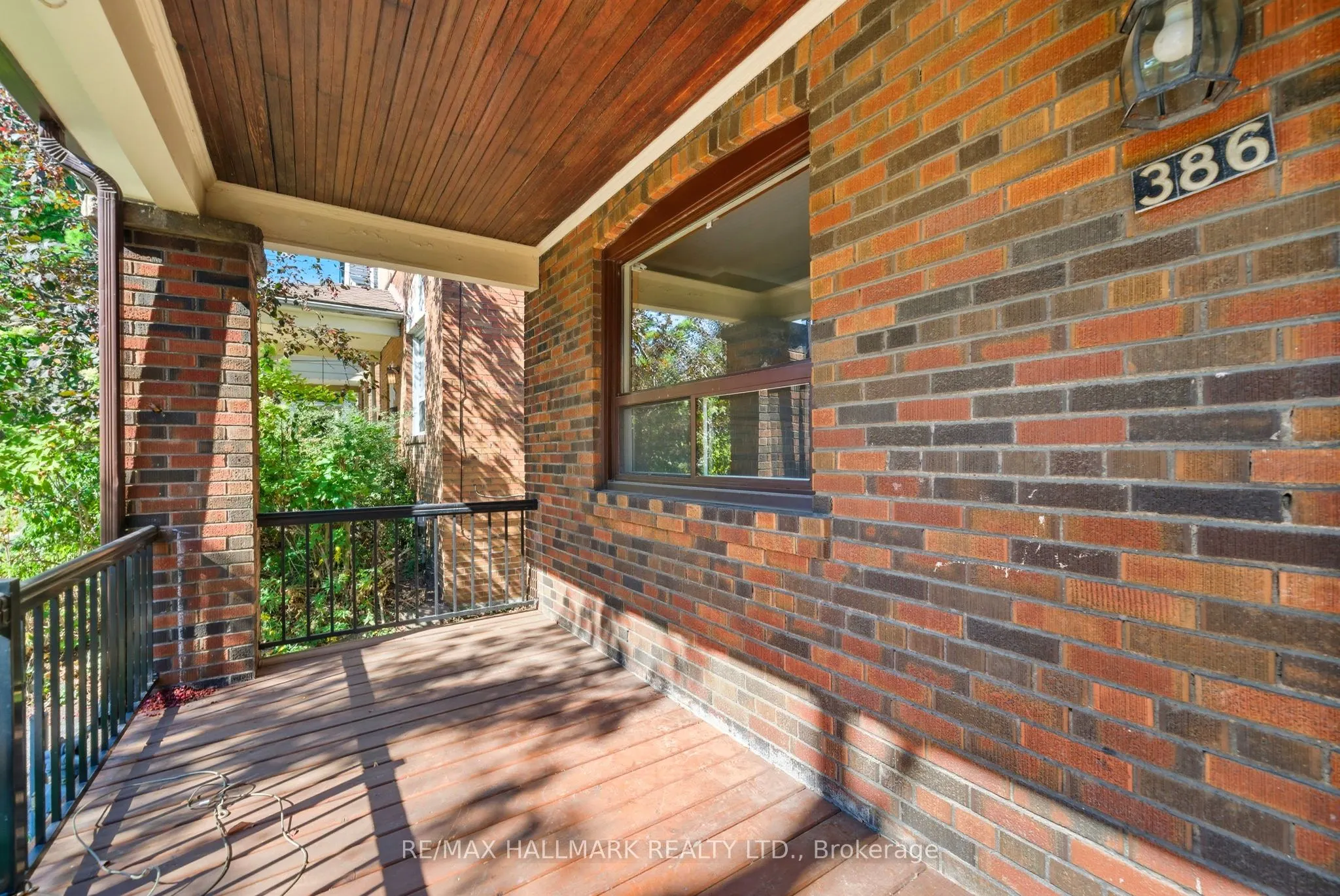 386 Belsize Drive