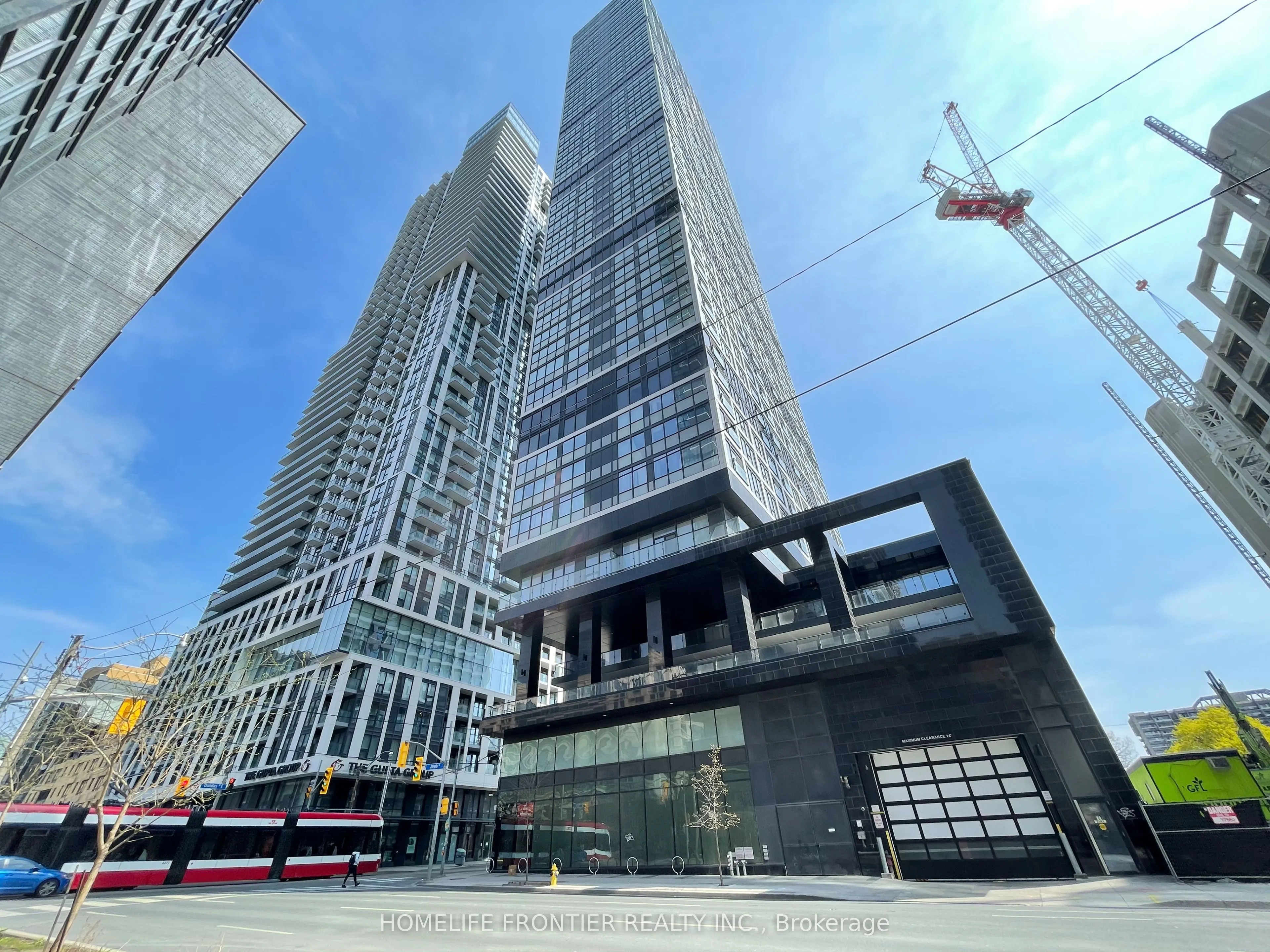 181 Dundas Street E, #906