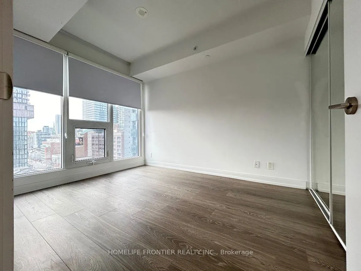 181 Dundas Street E, #906