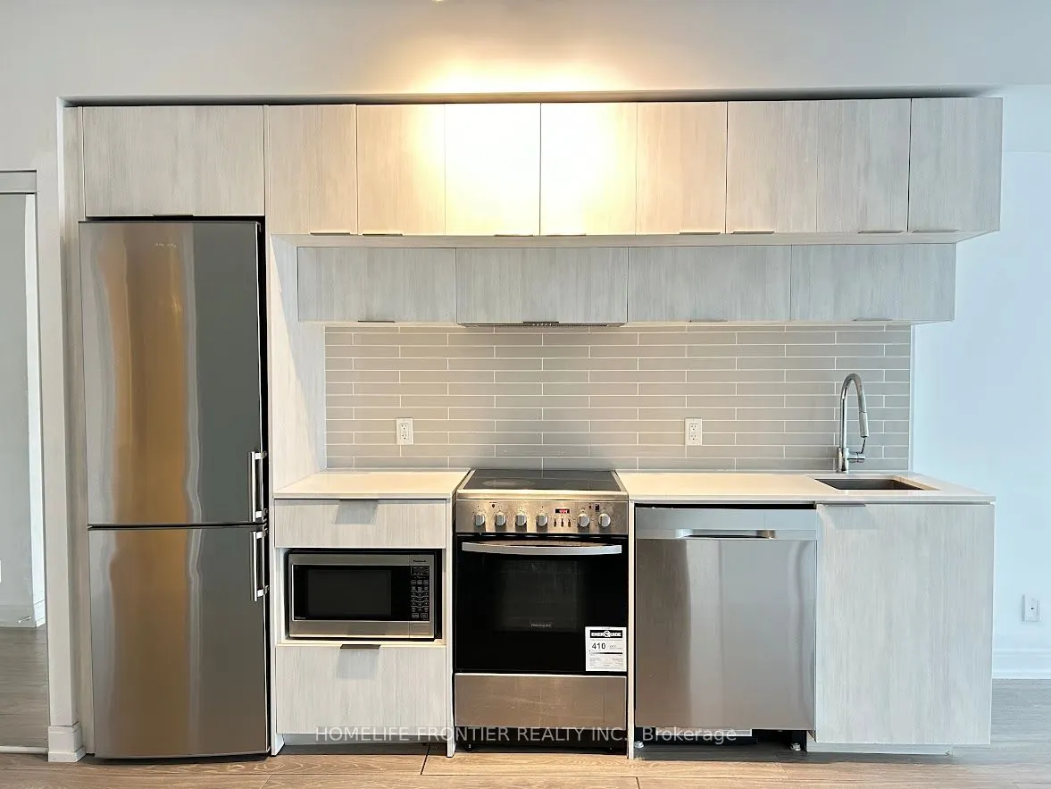 181 Dundas Street E, #906