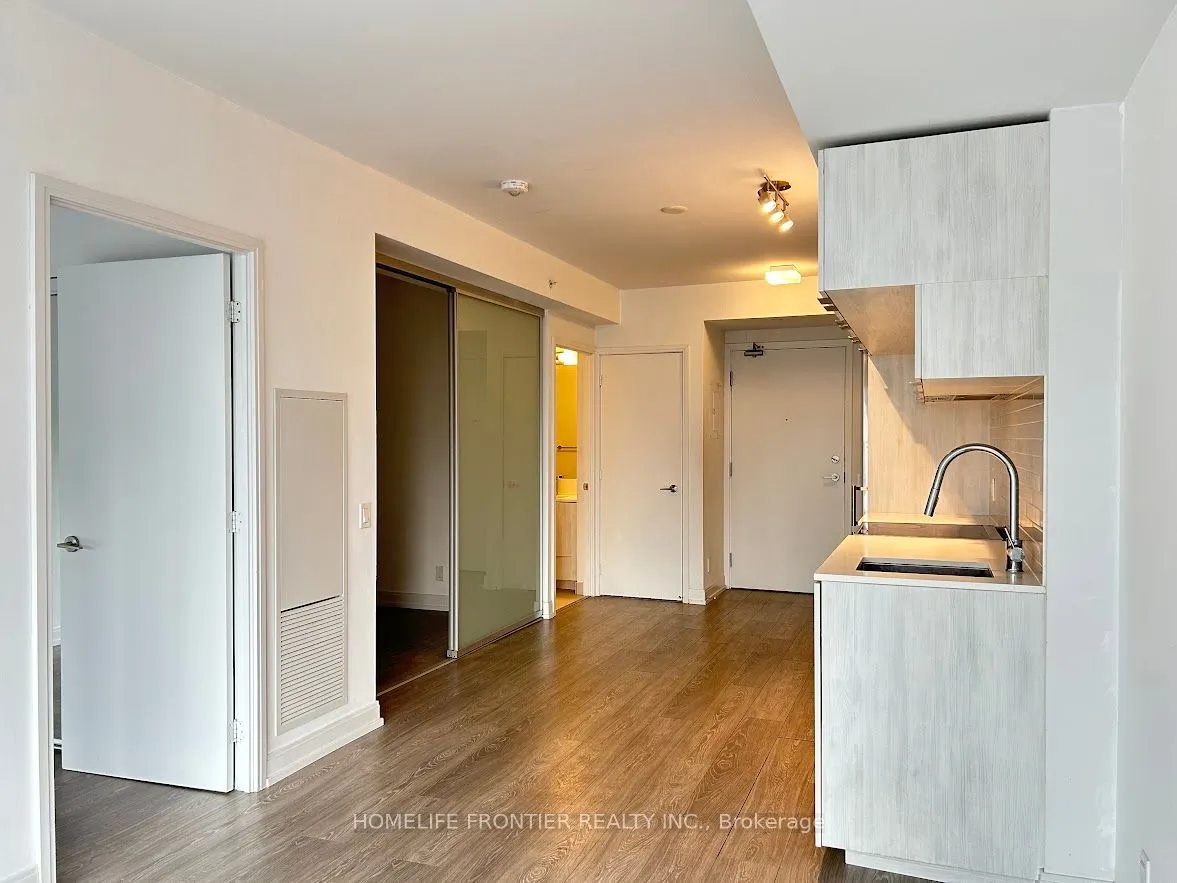 181 Dundas Street E, #906