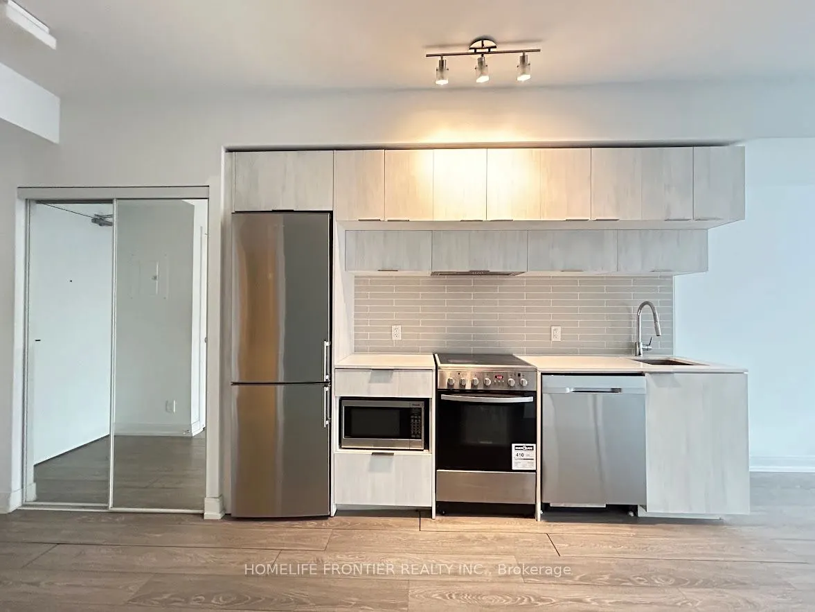 181 Dundas Street E, #906