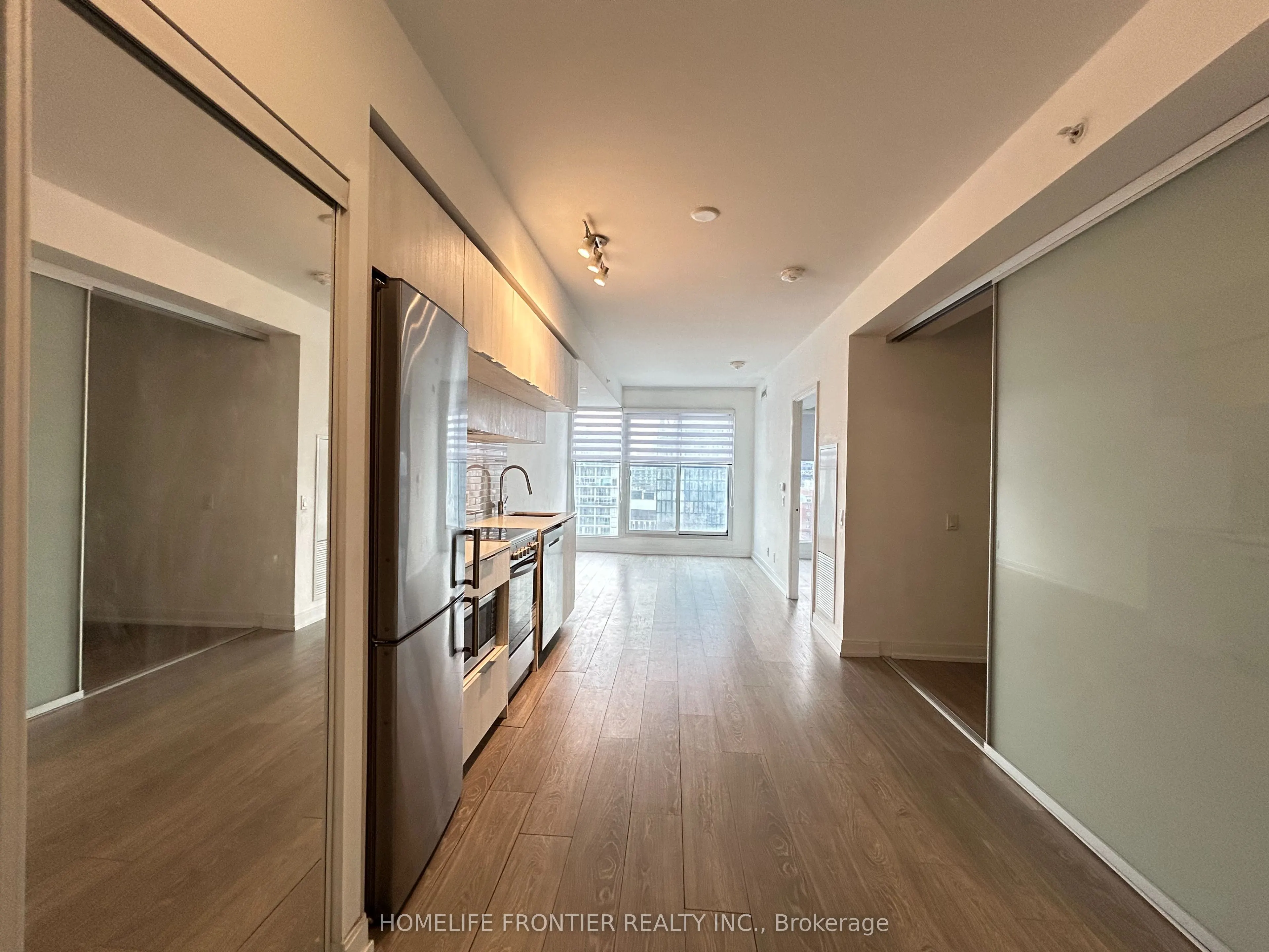 181 Dundas Street E, #906