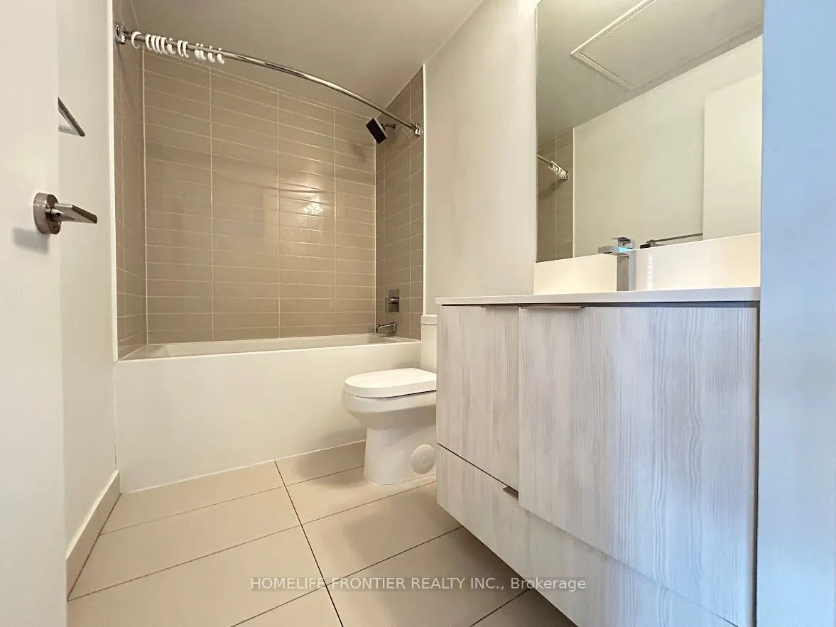 181 Dundas Street E, #906