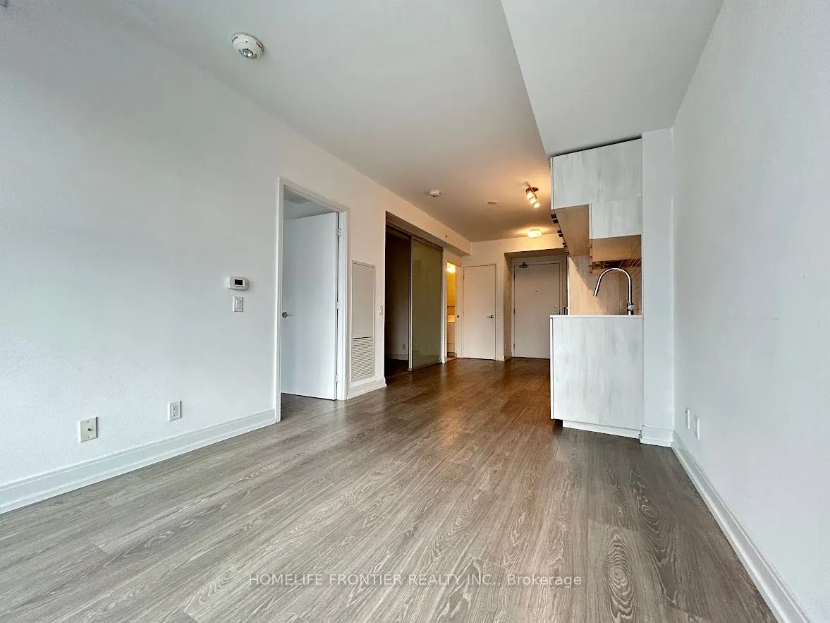 181 Dundas Street E, #906