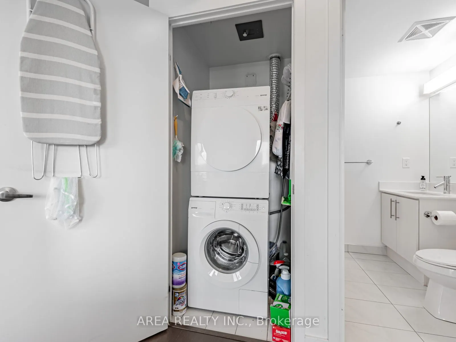 58 Orchard View Boulevard, #2001