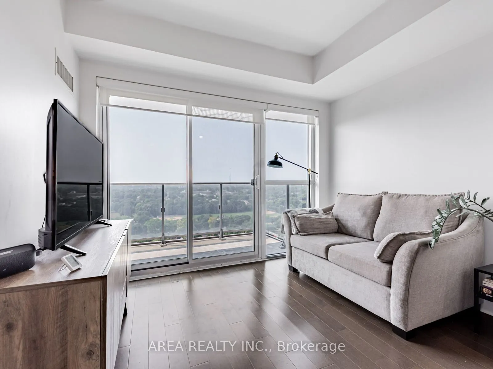 58 Orchard View Boulevard, #2001