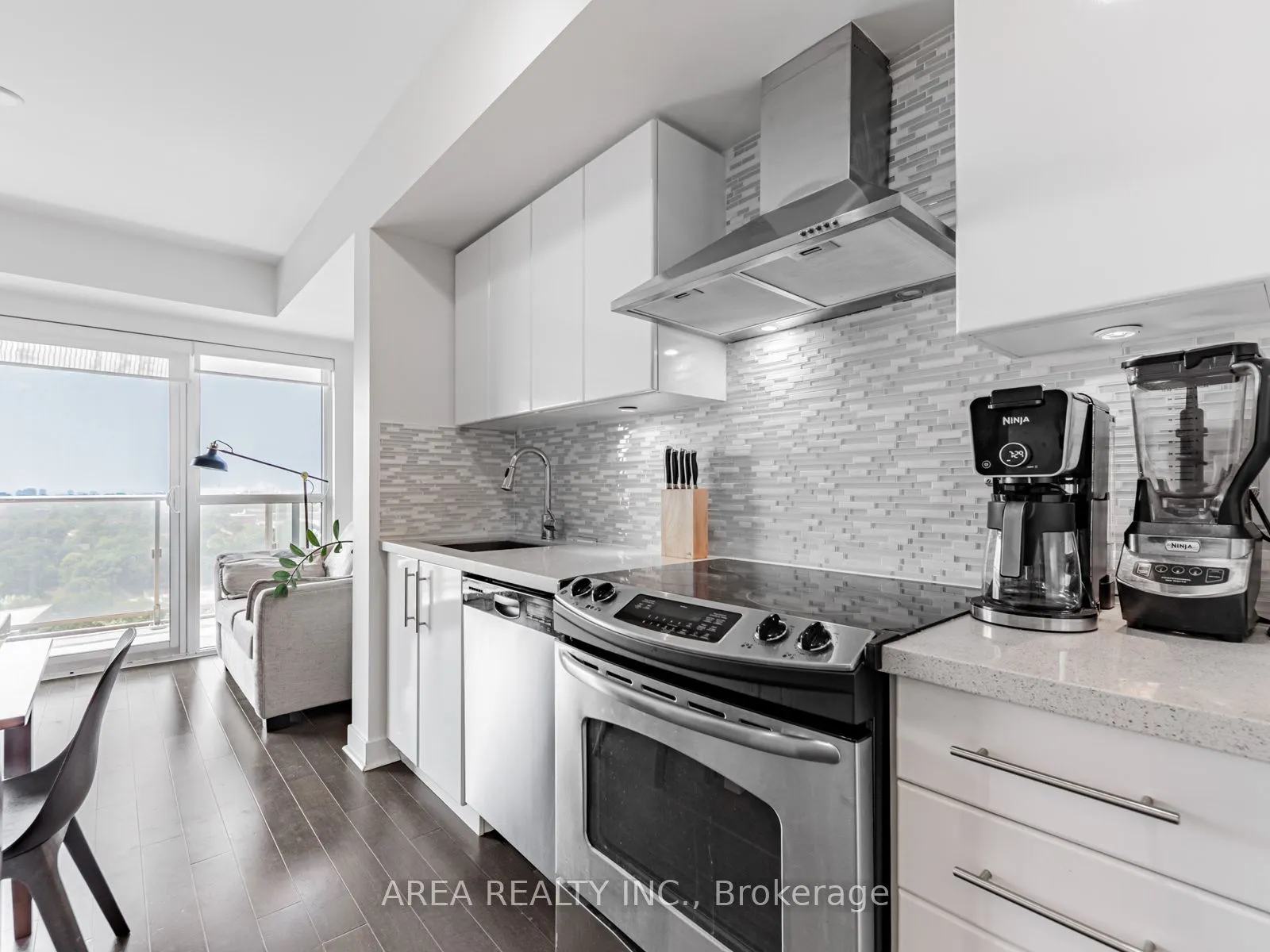 58 Orchard View Boulevard, #2001