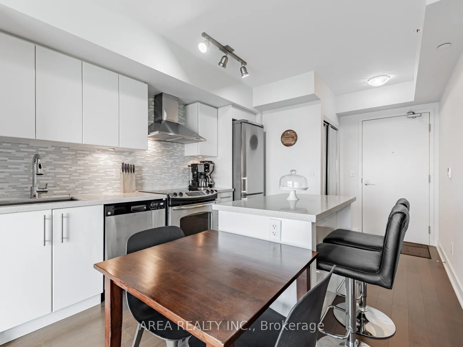 58 Orchard View Boulevard, #2001