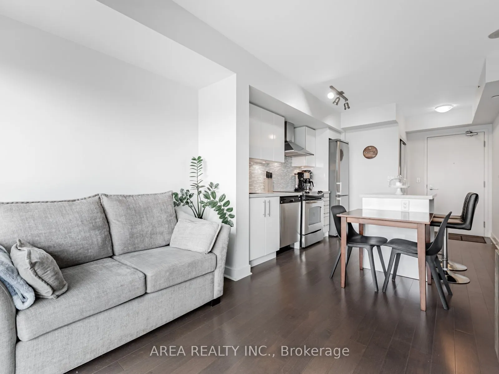58 Orchard View Boulevard, #2001