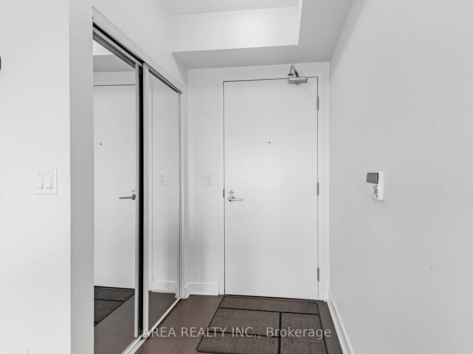 58 Orchard View Boulevard, #2001