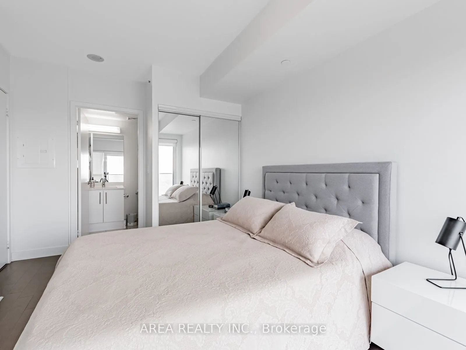 58 Orchard View Boulevard, #2001