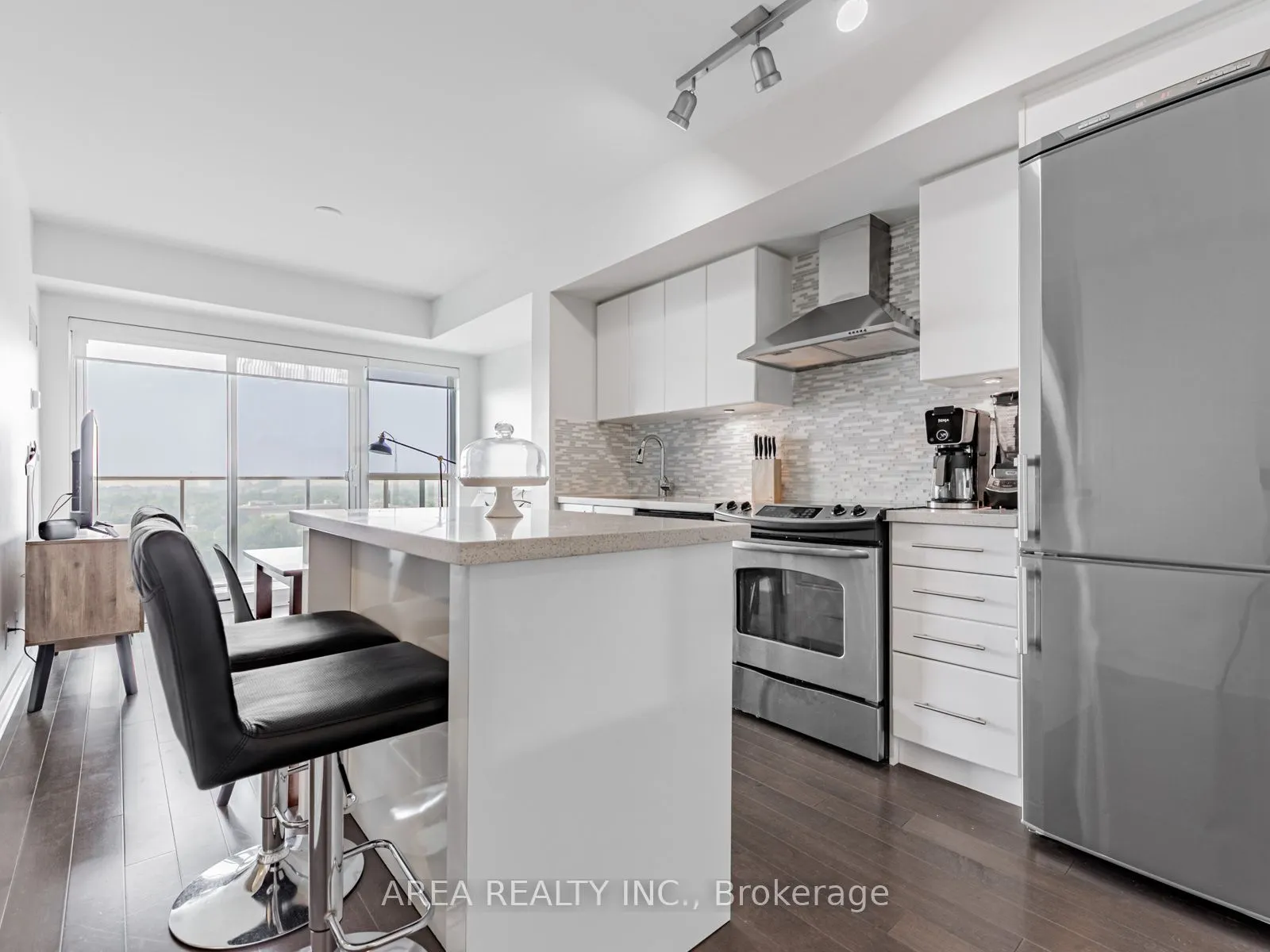 58 Orchard View Boulevard, #2001