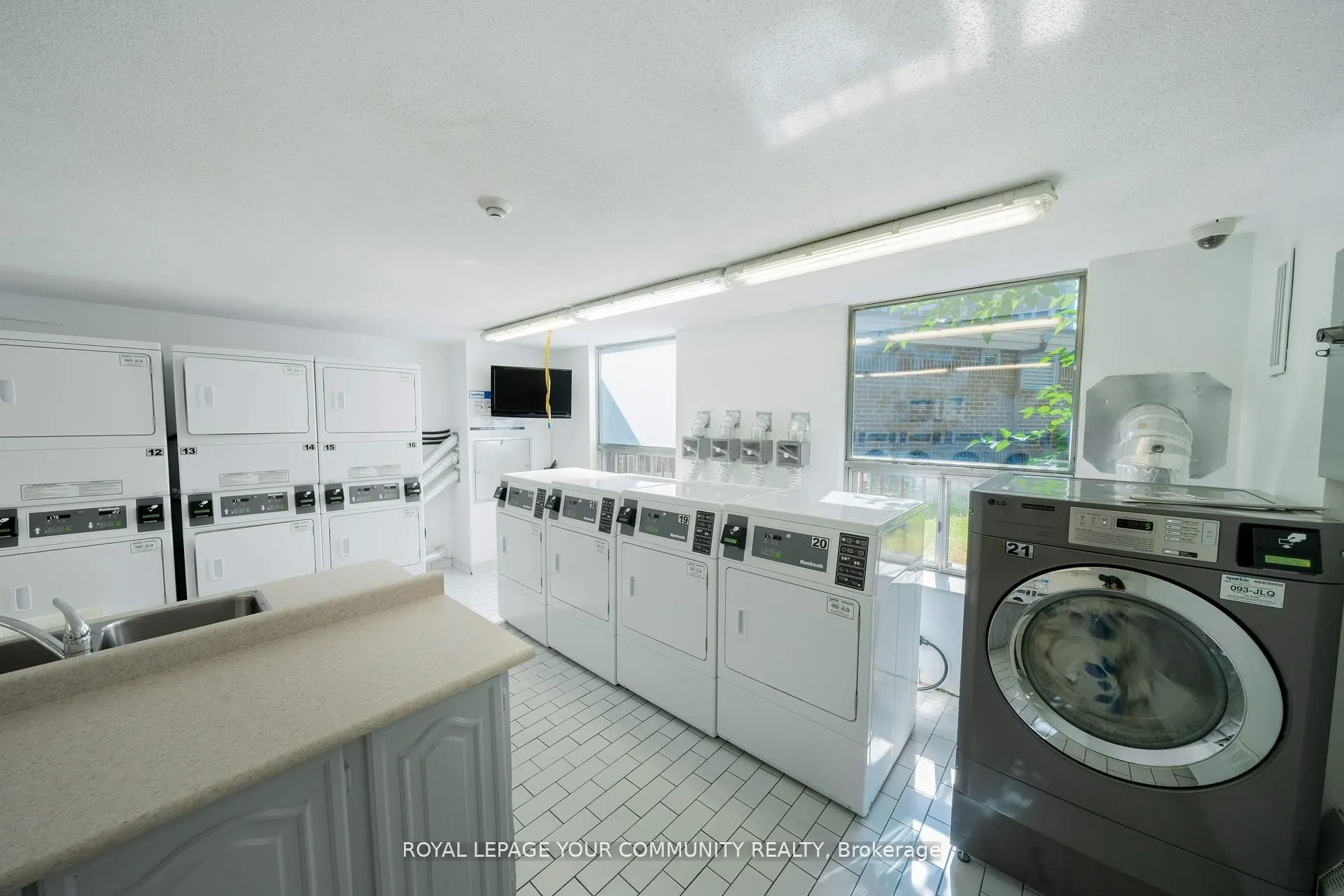 20 Edgecliff Golfway, #1218