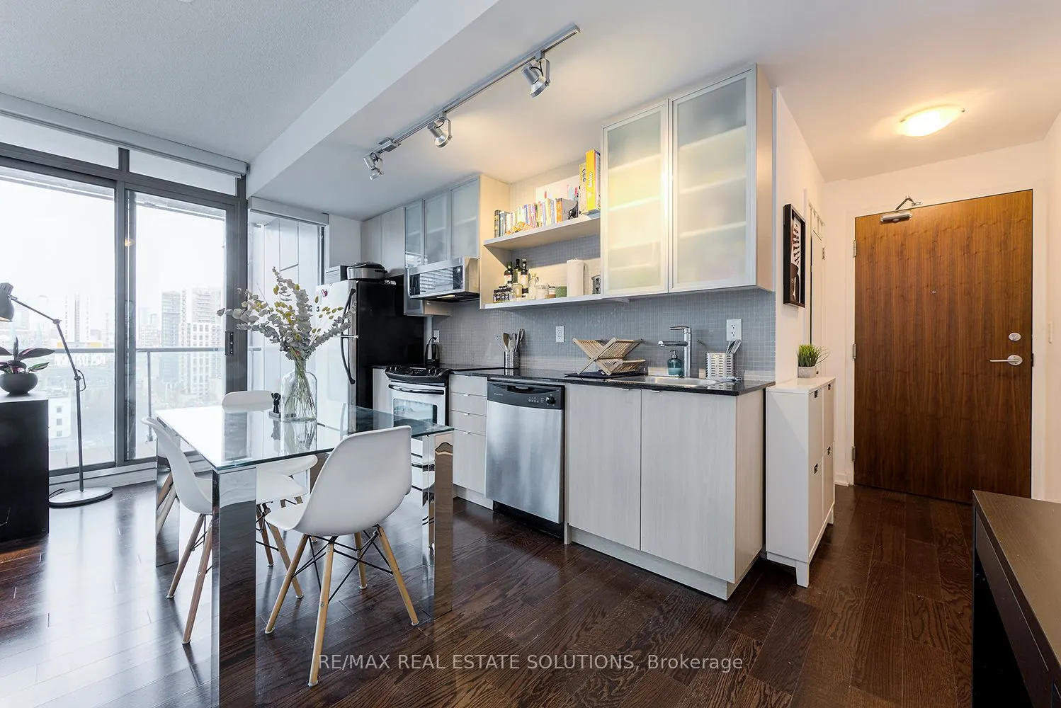 33 Lombard Street, #1603