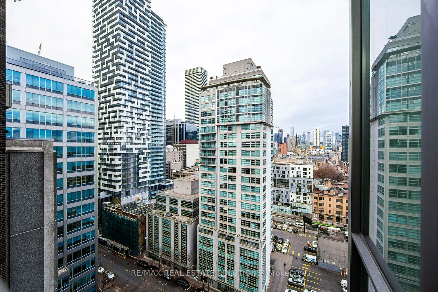 33 Lombard Street, #1603