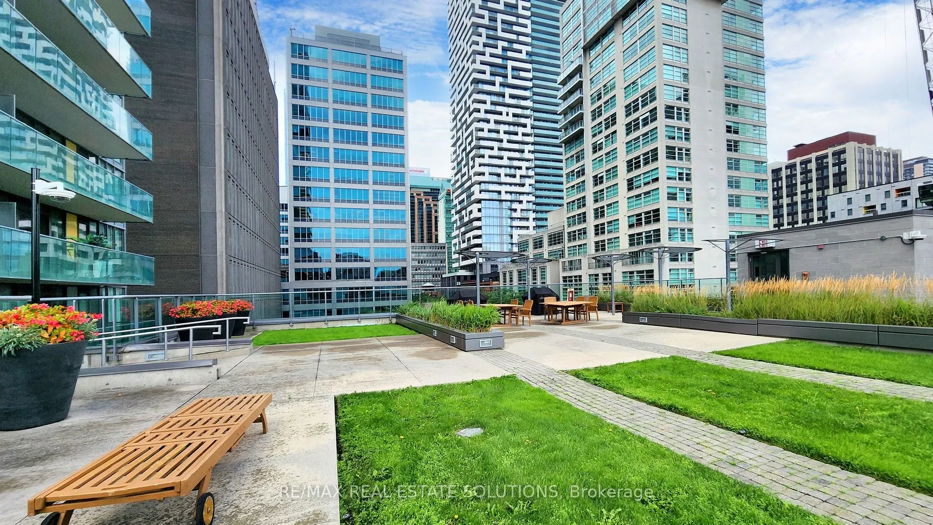 33 Lombard Street, #1603