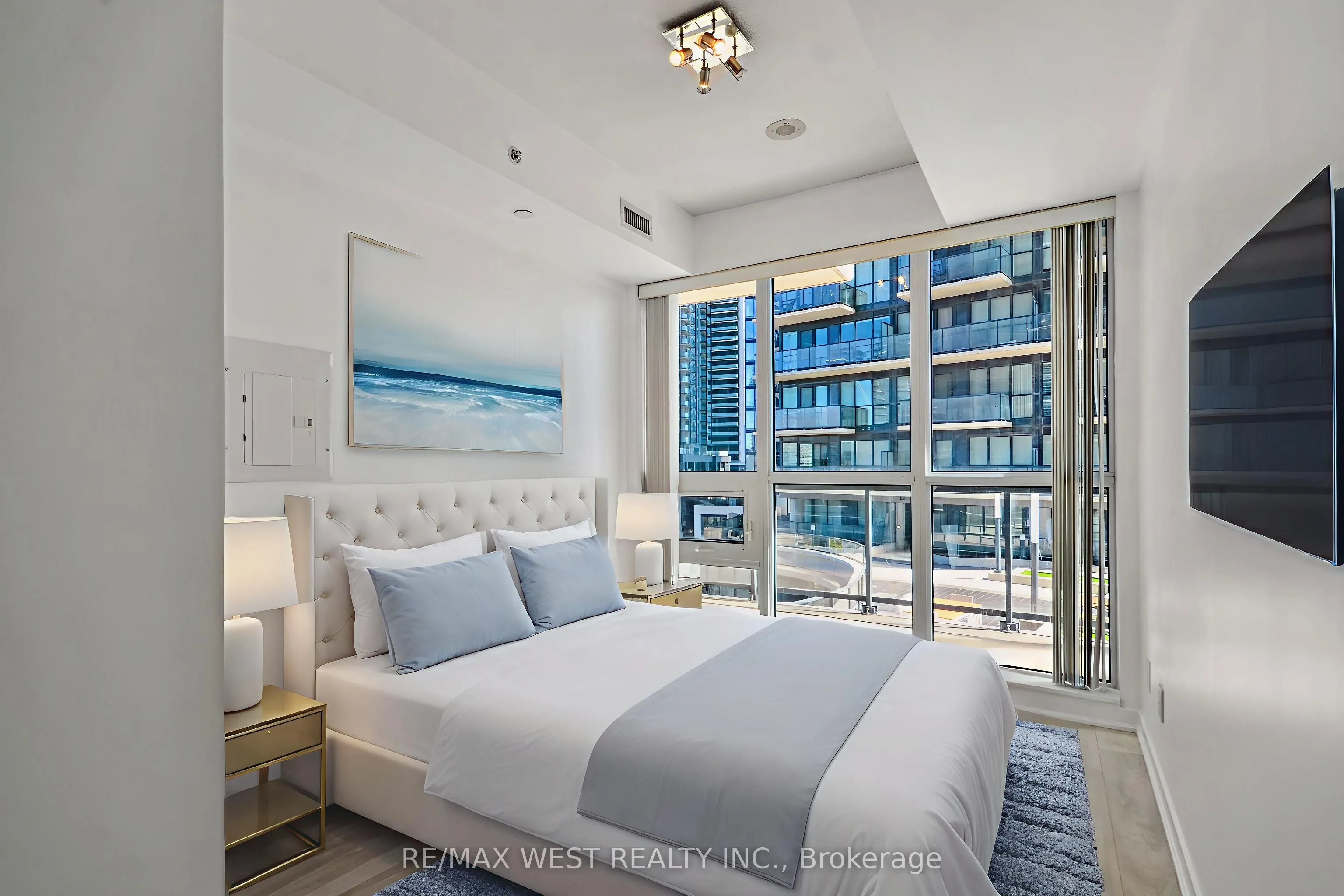 51 East Liberty Street, #607