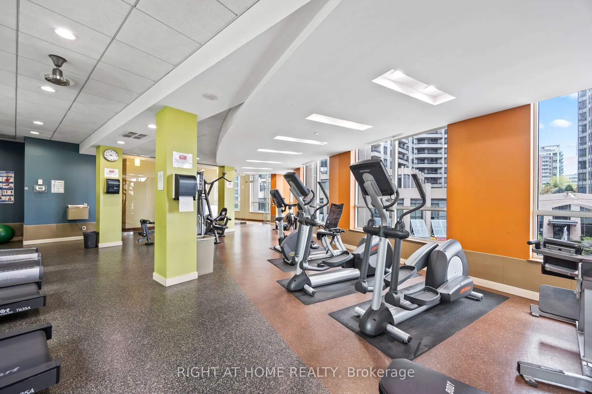 10 Northtown Way, #1905