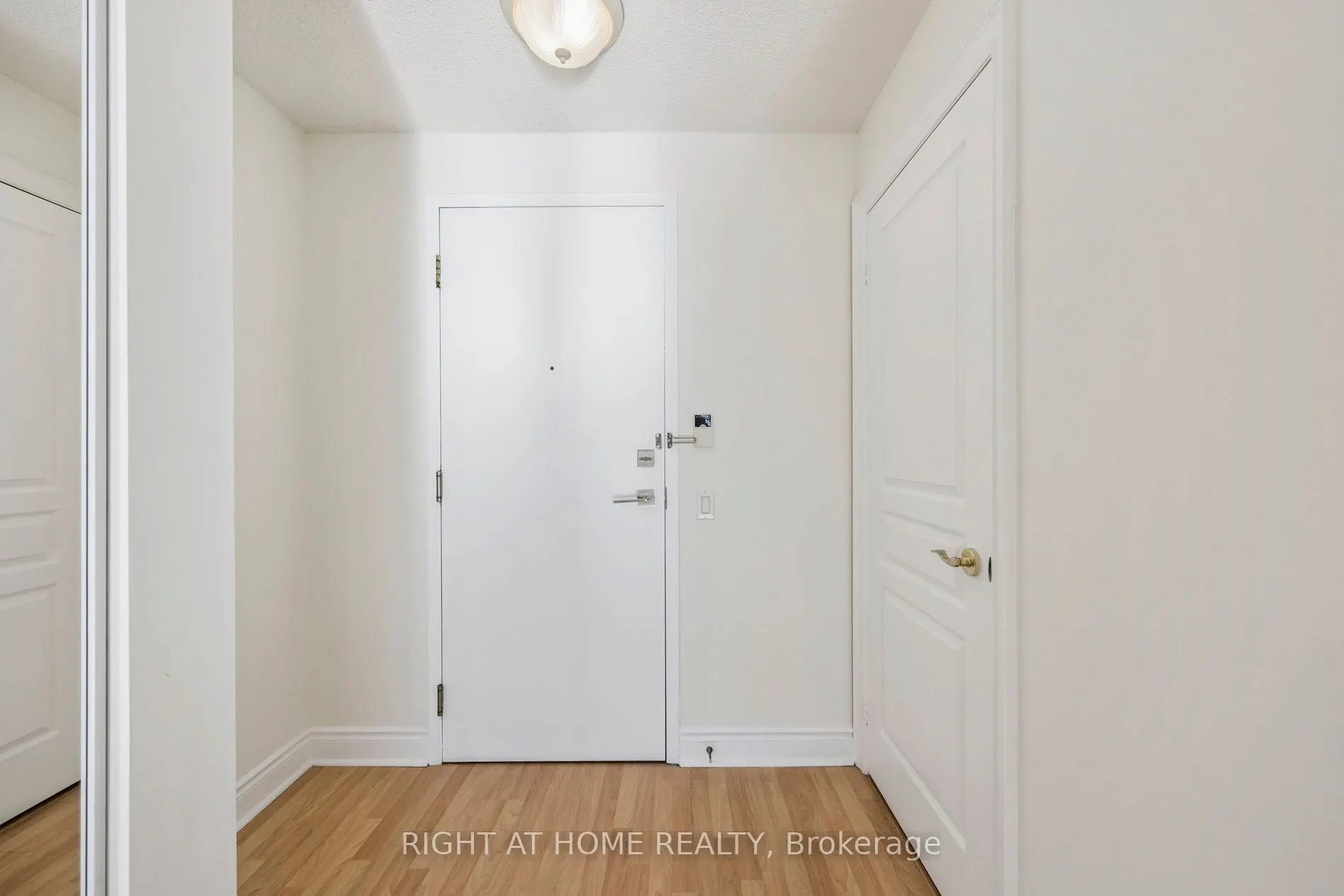 10 Northtown Way, #1905