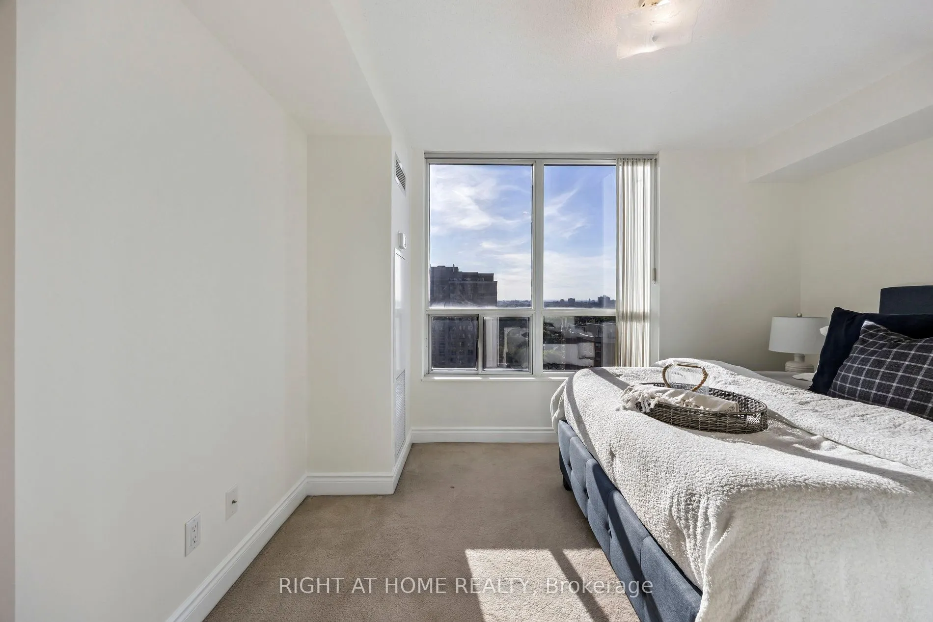 10 Northtown Way, #1905