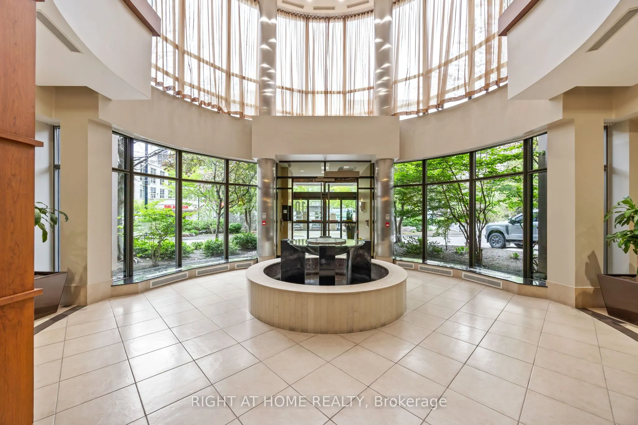 10 Northtown Way, #1905