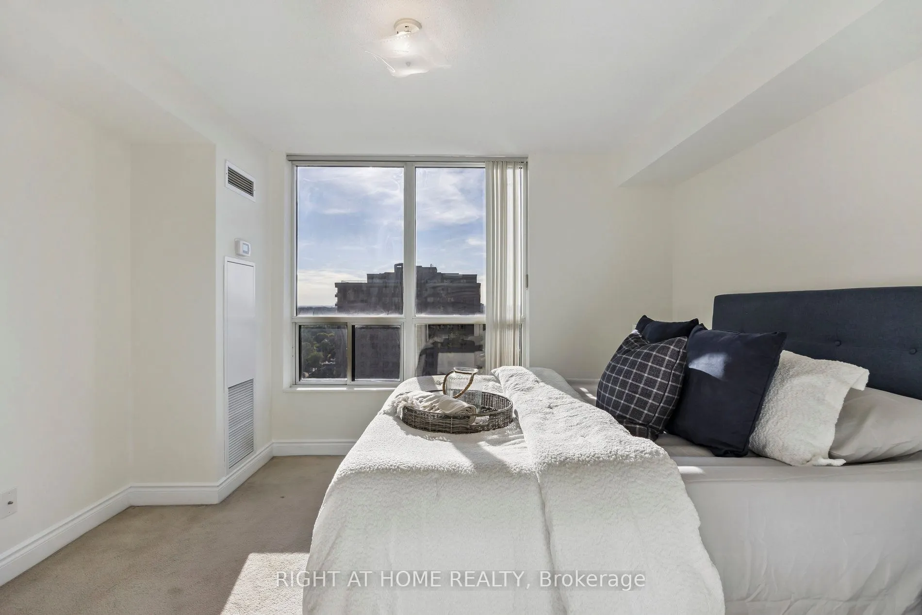 10 Northtown Way, #1905