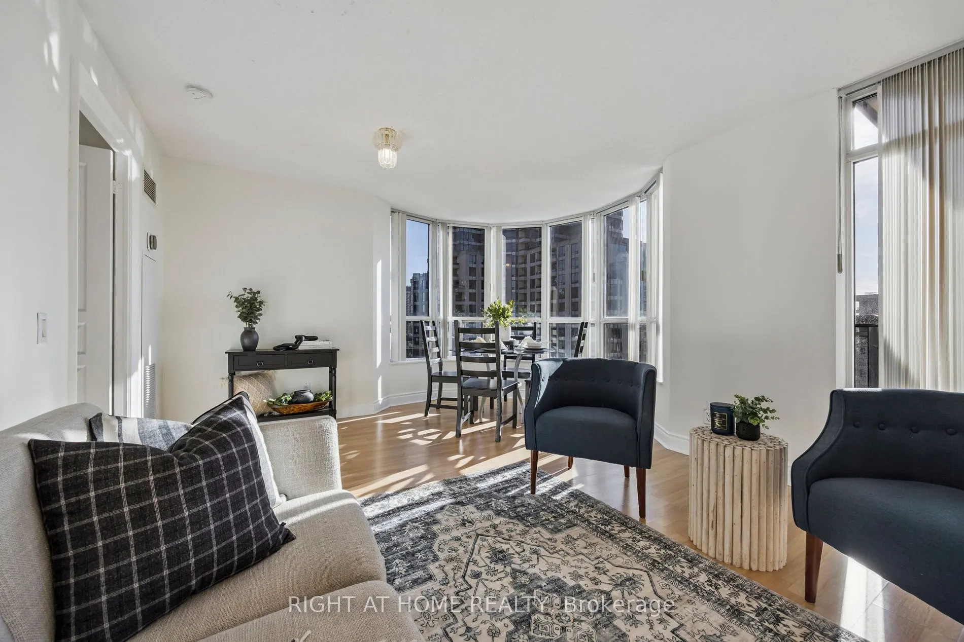 10 Northtown Way, #1905