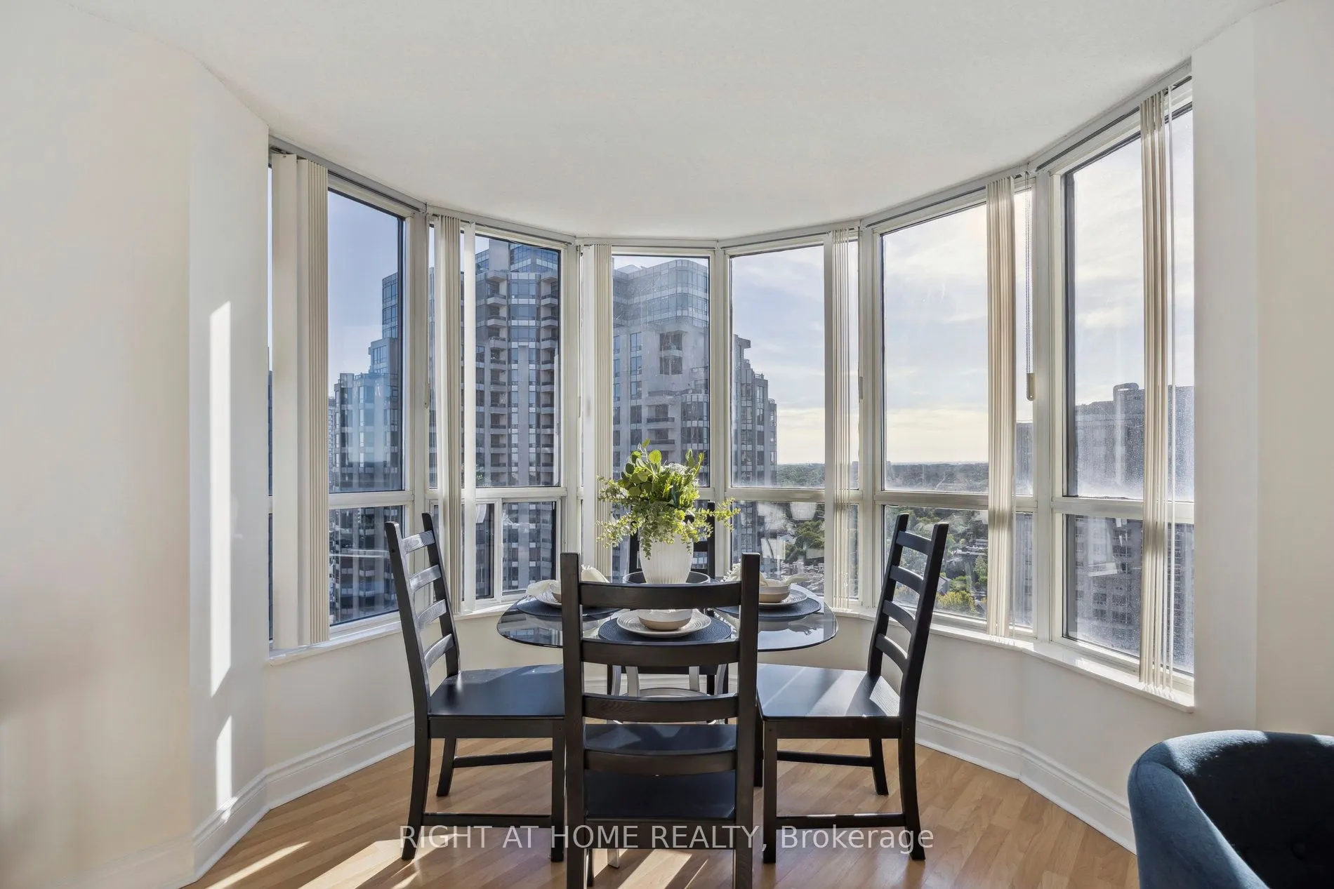 10 Northtown Way, #1905