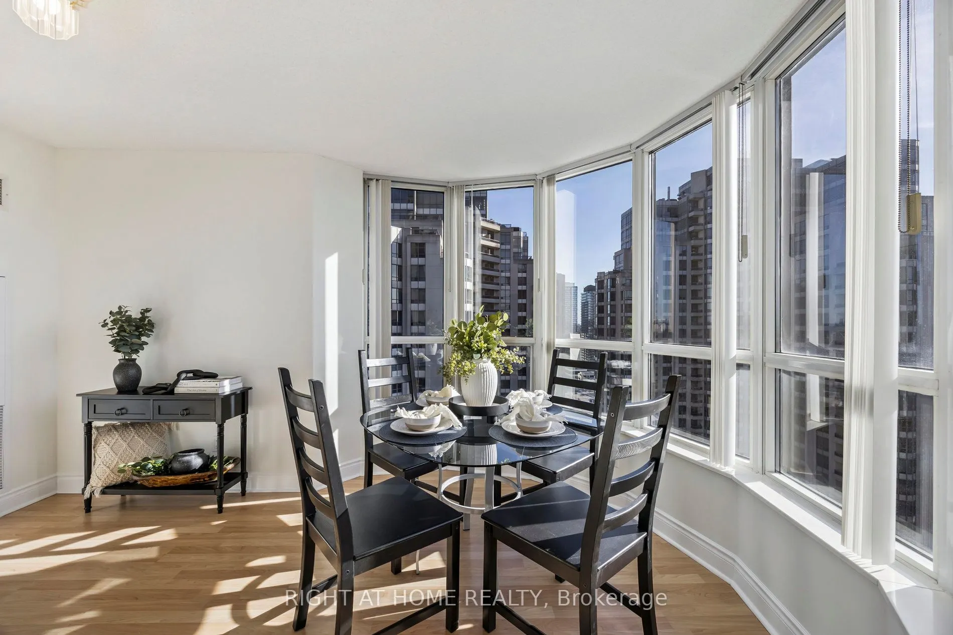 10 Northtown Way, #1905