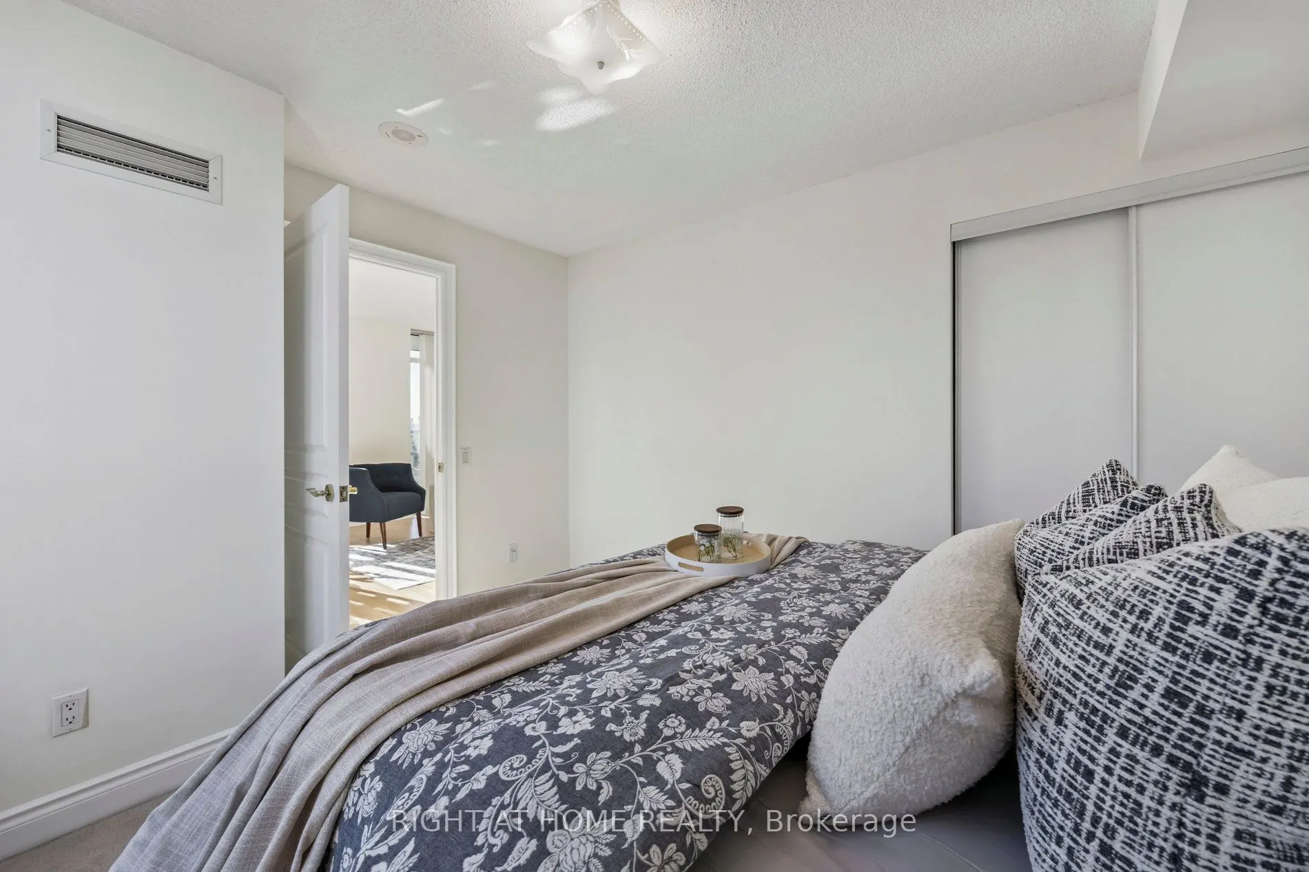 10 Northtown Way, #1905