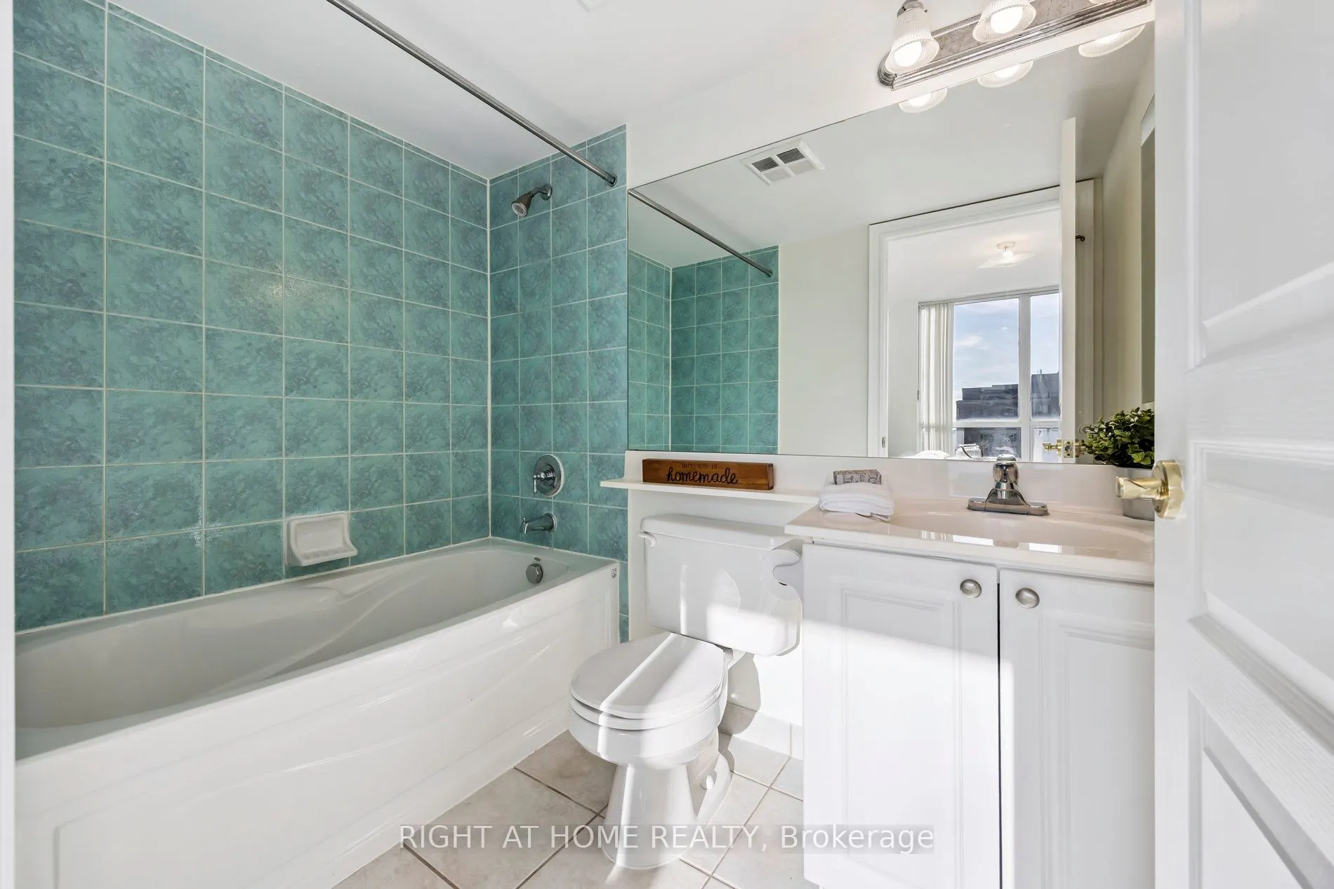 10 Northtown Way, #1905
