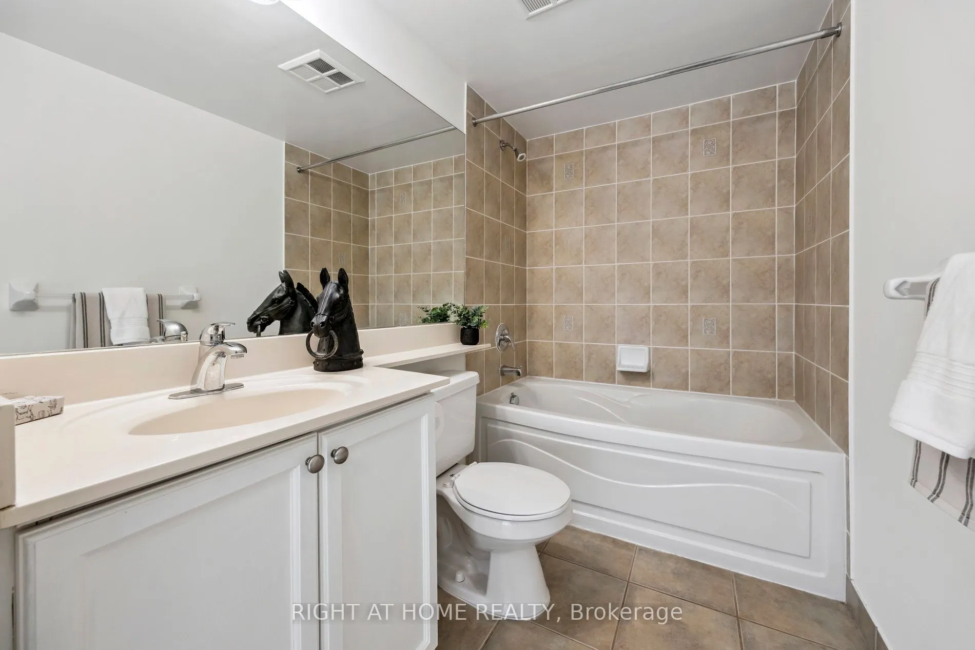 10 Northtown Way, #1905