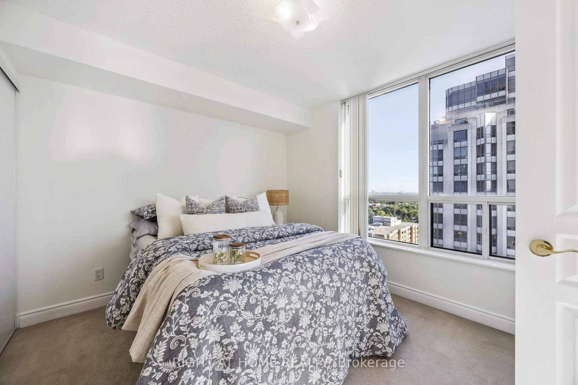 10 Northtown Way, #1905