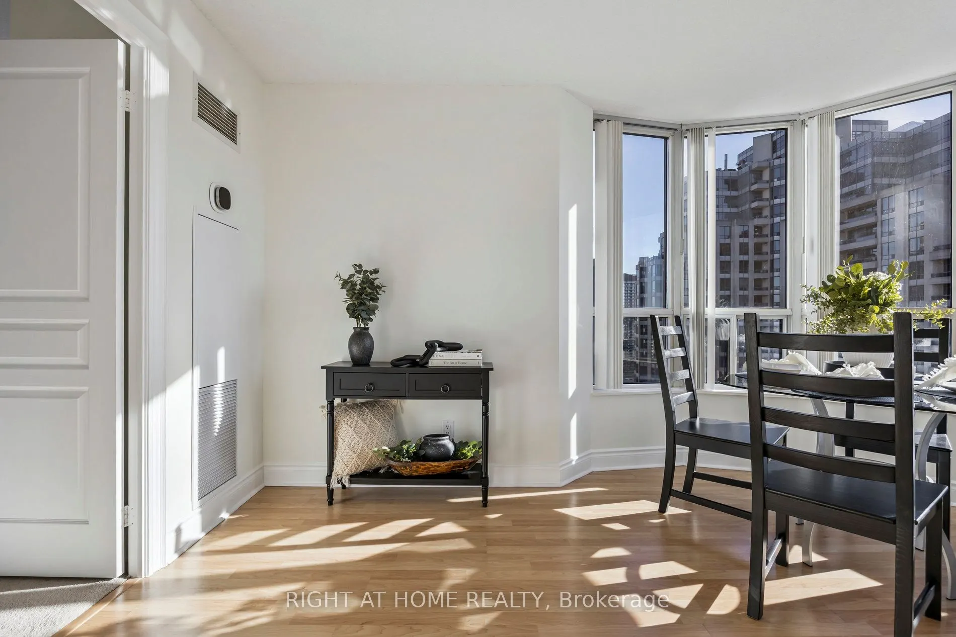 10 Northtown Way, #1905
