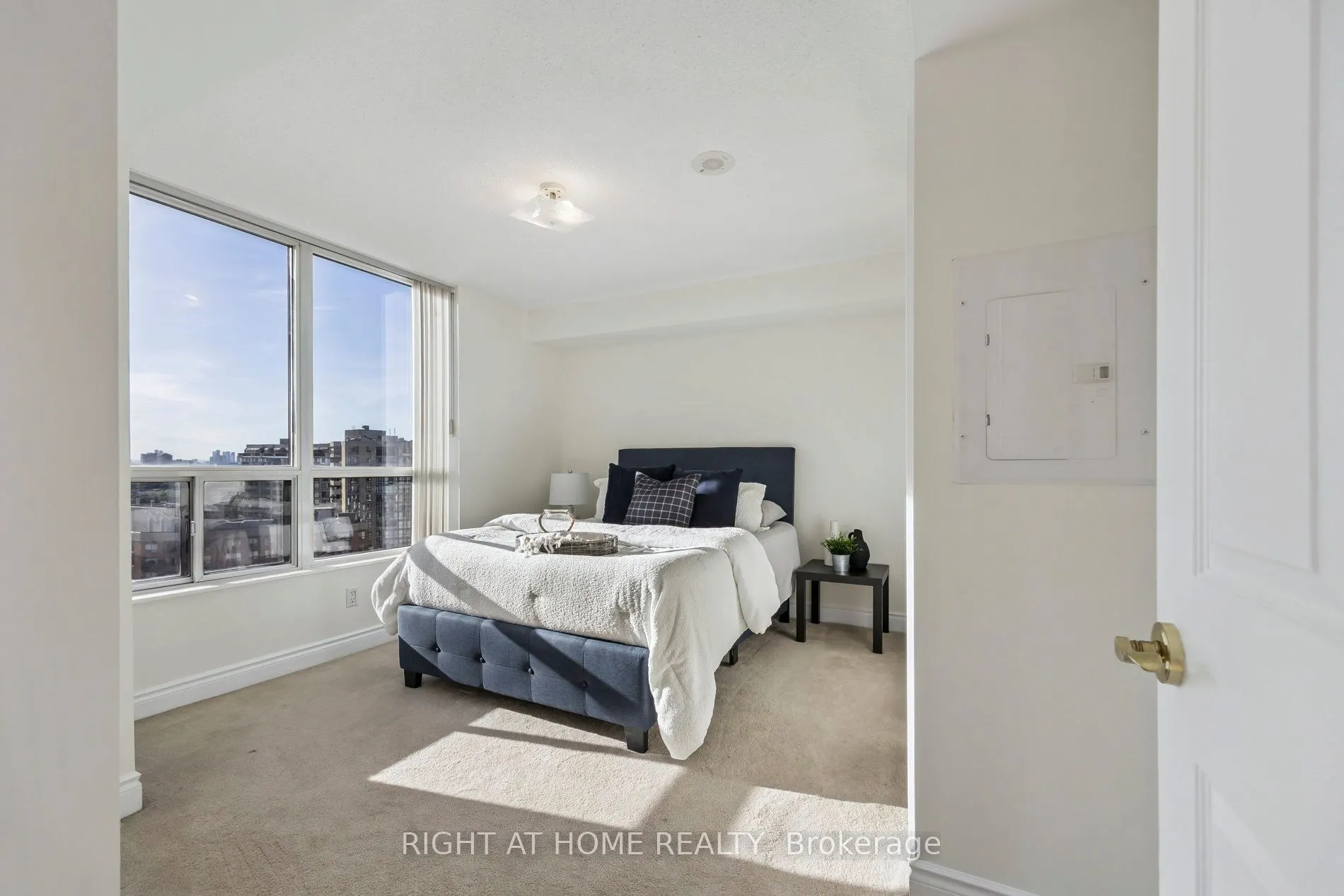 10 Northtown Way, #1905