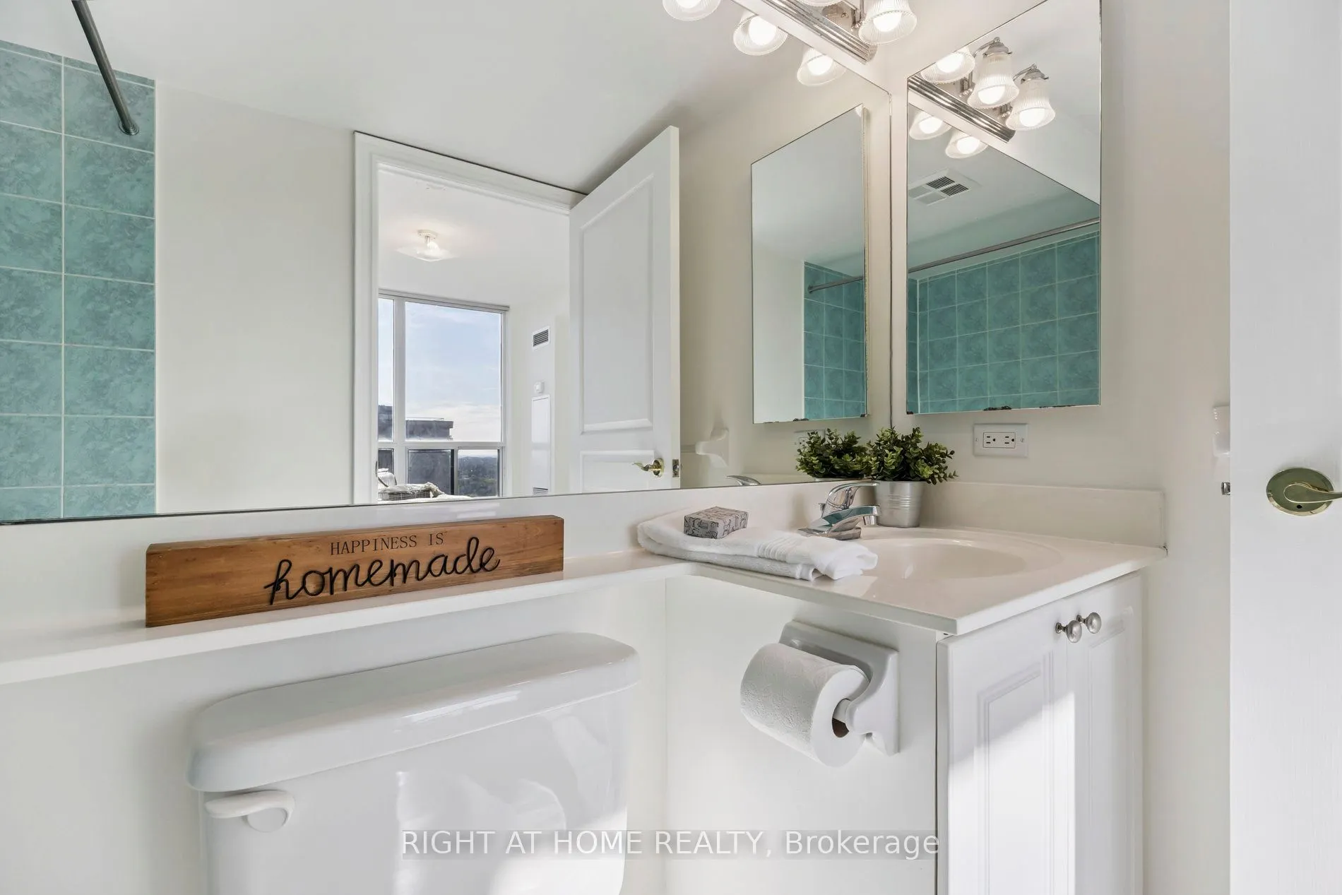 10 Northtown Way, #1905