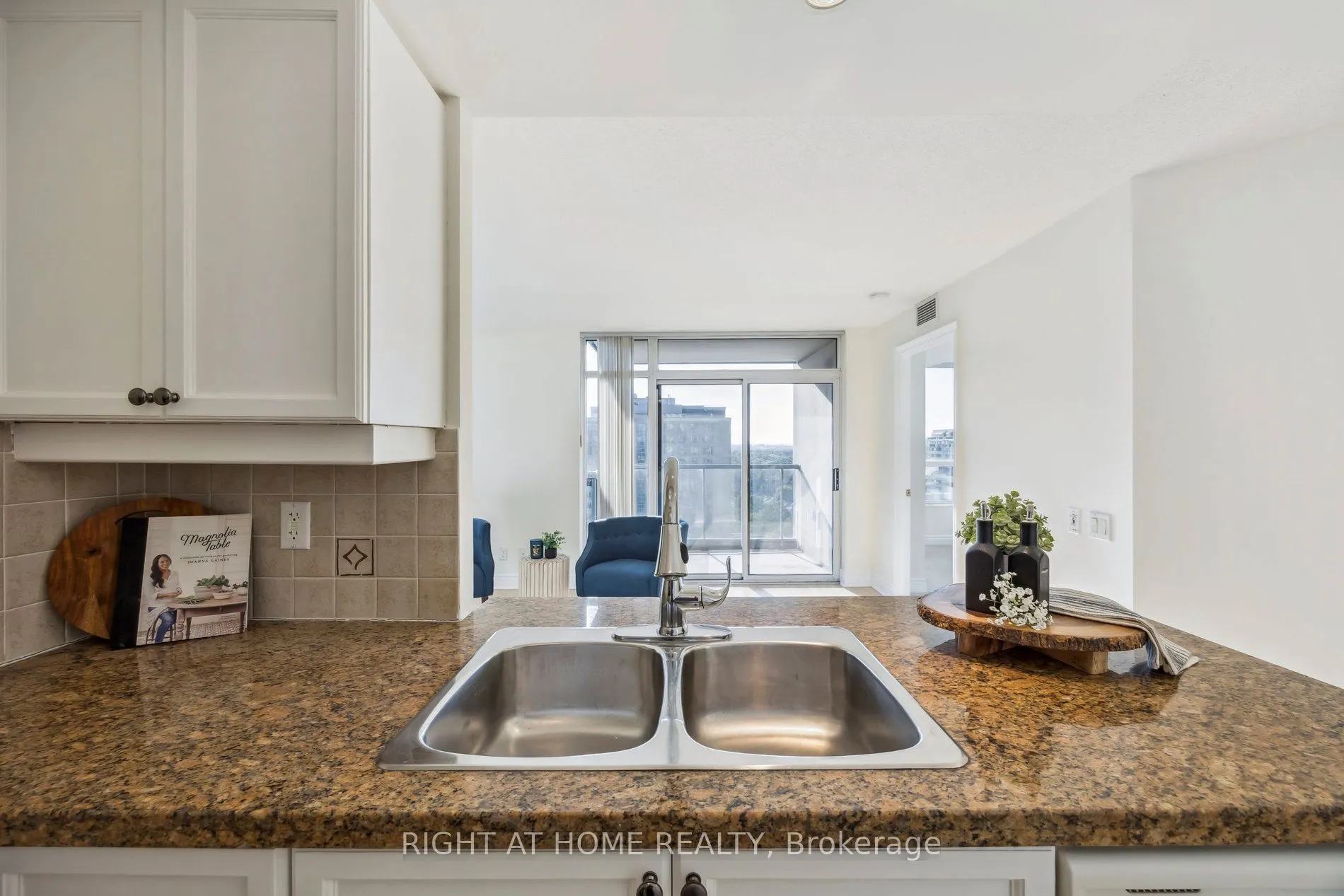 10 Northtown Way, #1905