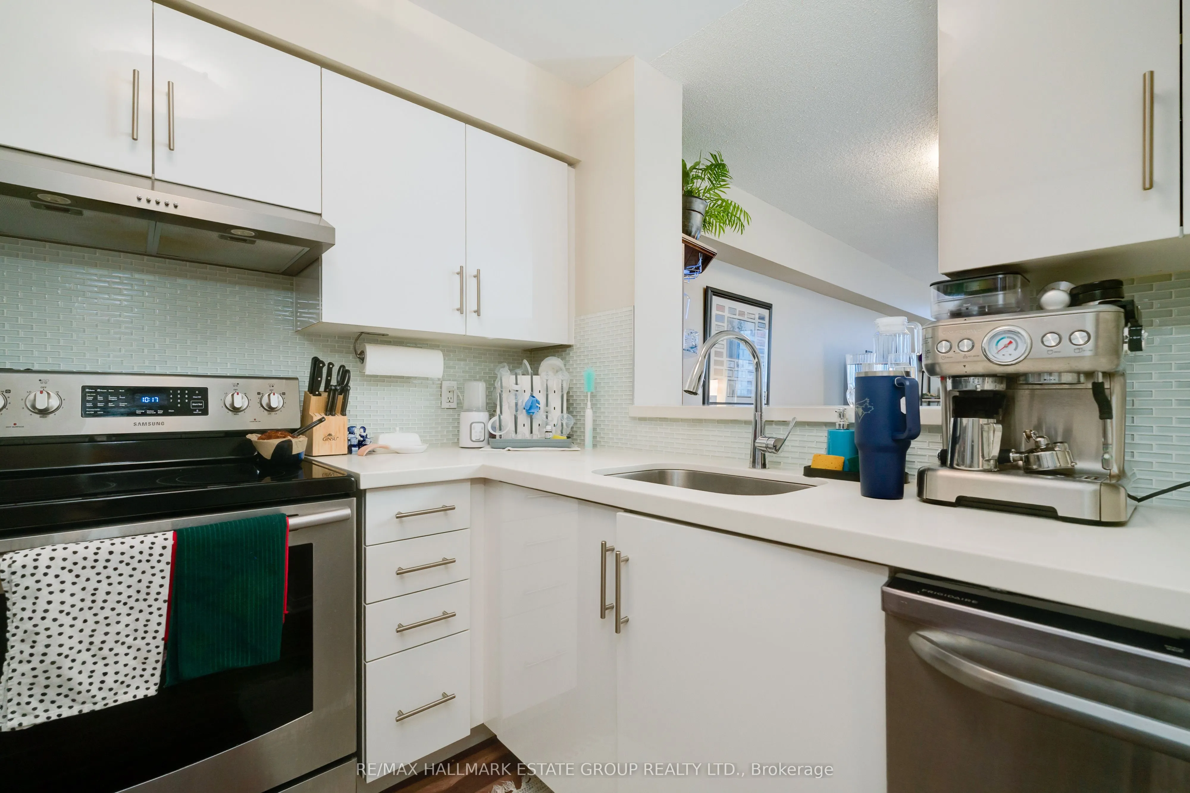 35 Finch Avenue E, #1909
