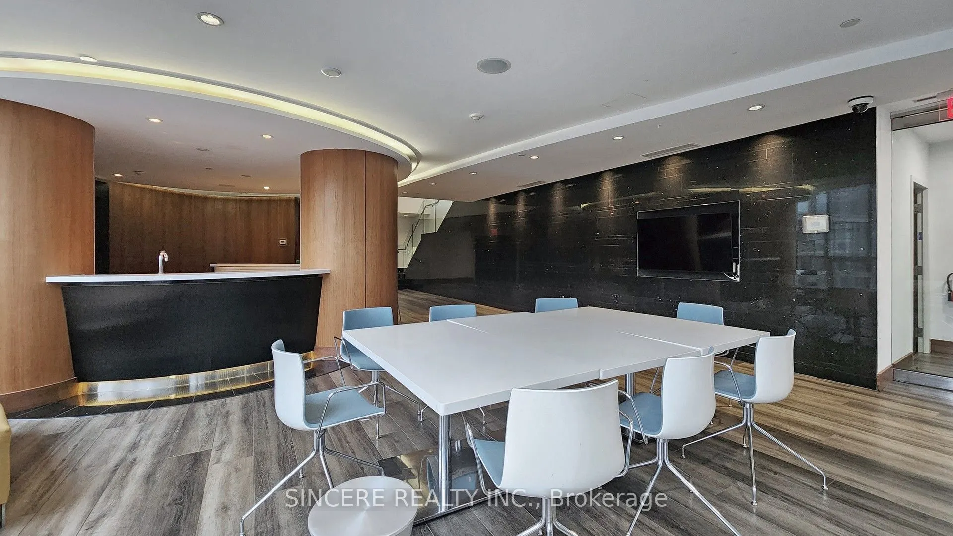 38 Dan Leckie Way, #2011