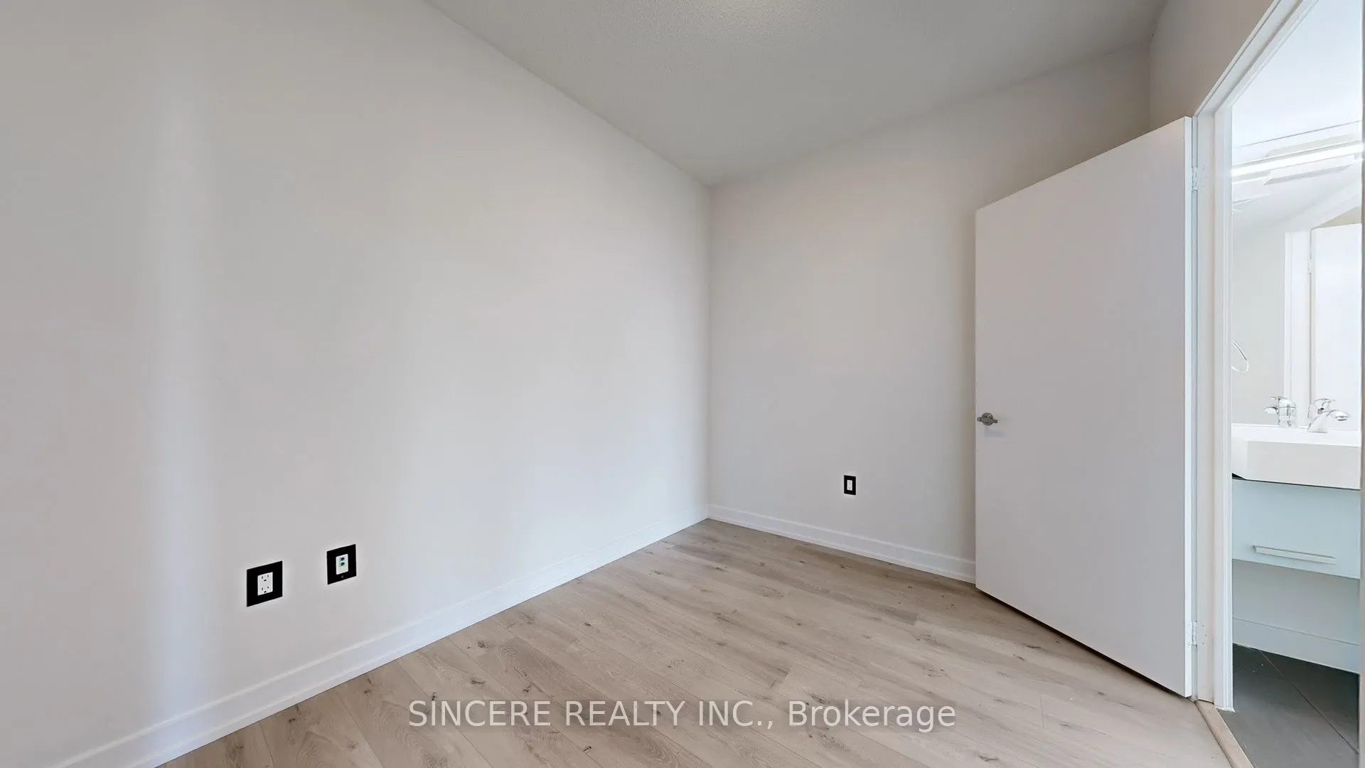 38 Dan Leckie Way, #2011