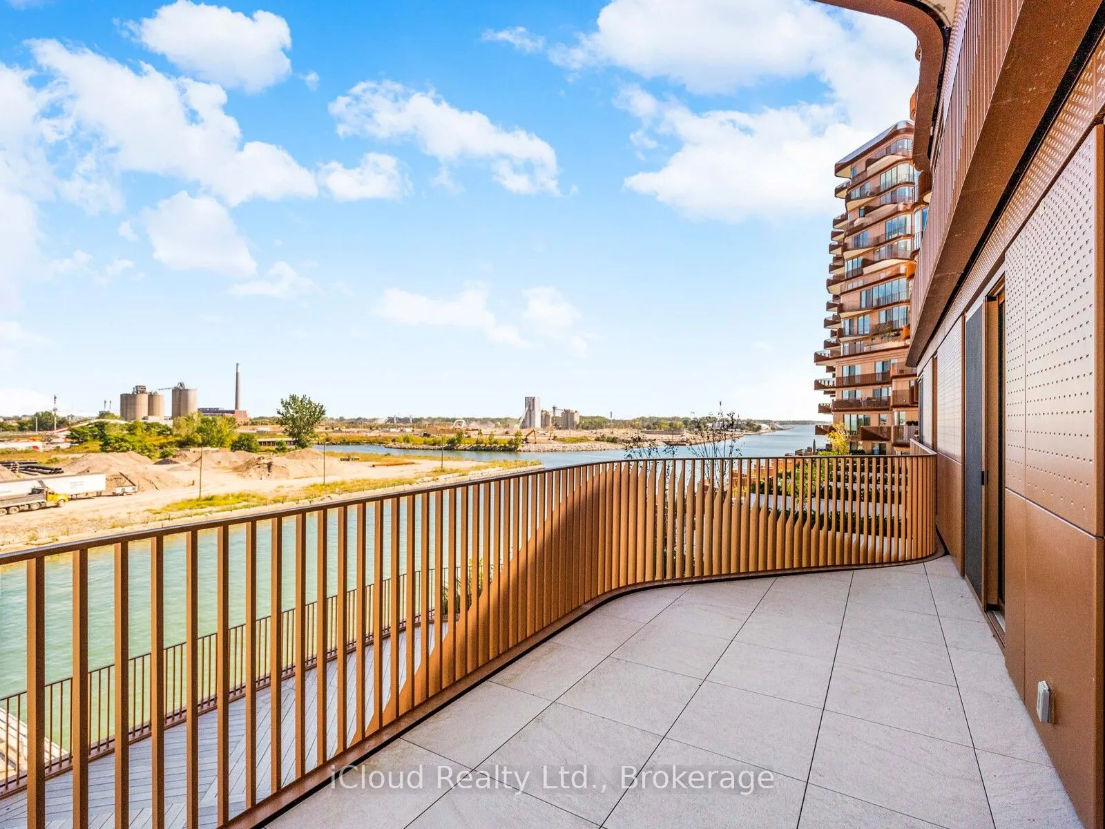 155 Merchants' Wharf, #331