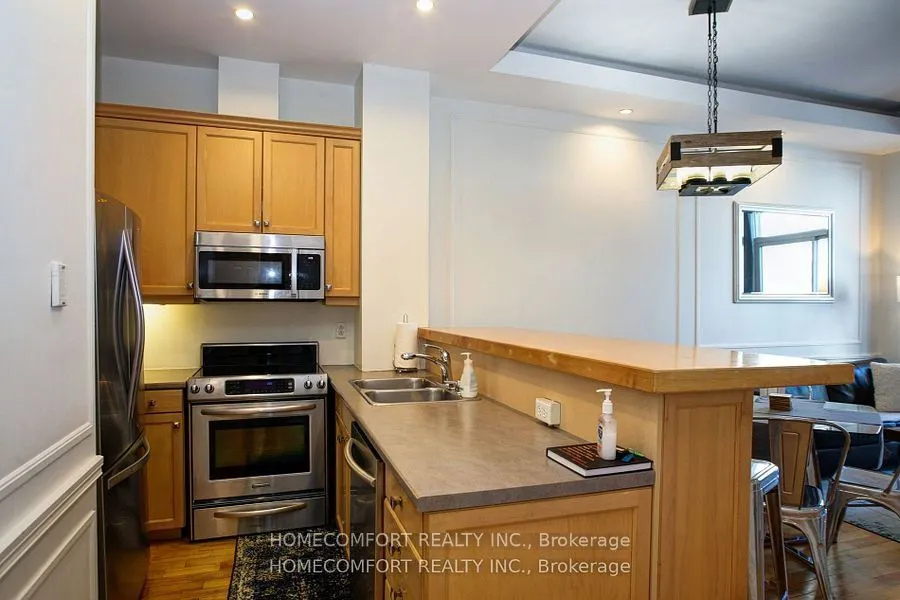 8 Wellesley Street E, #701