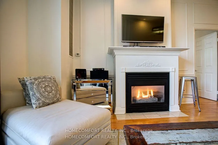 8 Wellesley Street E, #701