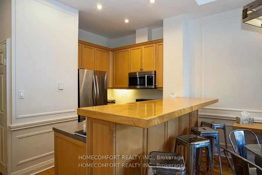 8 Wellesley Street E, #701