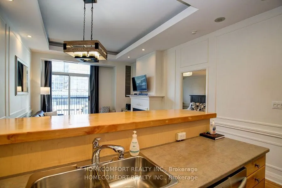 8 Wellesley Street E, #701