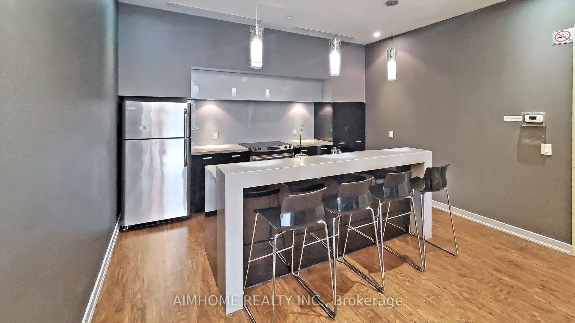 19 Singer Court, #906